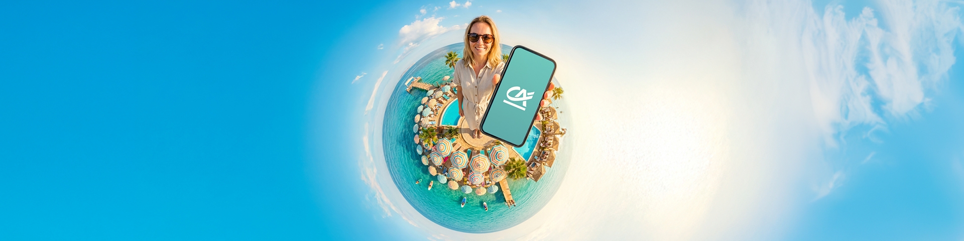 Persona al centro di una piccola isola circolare circondata dal mare, con palme e elementi decorativi. La persona tiene in mano uno smartphone con il logo Crédit Agricole su sfondo azzurro. Sfondo dell’immagine con sfumatura dal blu al bianco. | Crédit Agricole Persona al centro di una piccola isola circolare circondata dal mare, con palme e elementi decorativi. La persona tiene in mano uno smartphone con il logo Crédit Agricole su sfondo azzurro. Sfondo dell’immagine con sfumatura dal blu al bianco. | Crédit Agricole