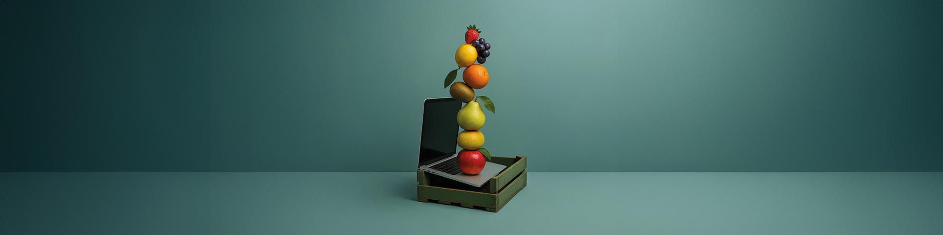 frutta e verdura in fila stile natura morta su sfondo verde | Crédit Agricole frutta e verdura in fila stile natura morta su sfondo verde | Crédit Agricole