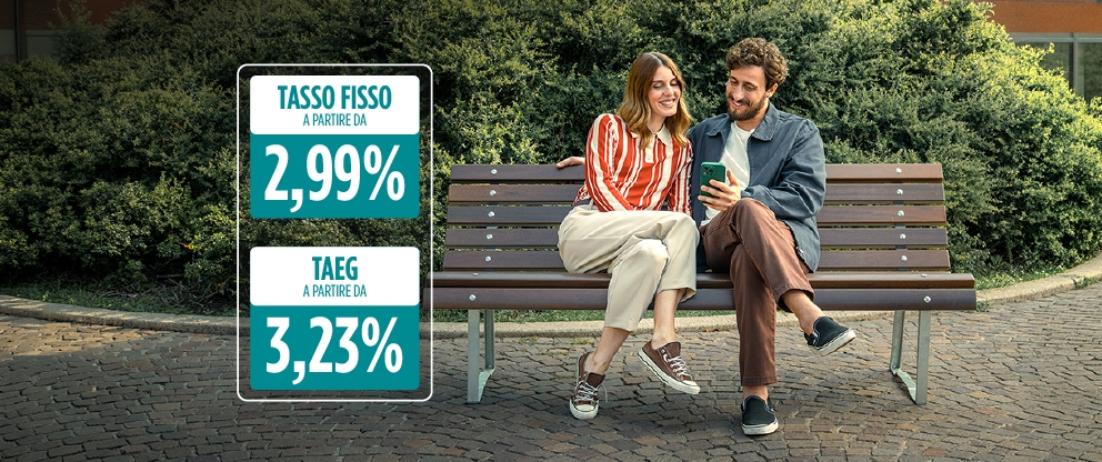 sfondo azzurro con elementi grafici foglie case e cubi: tasso fisso mutuo 3,09% e TAEG 3,34% | Crédit Agricole sfondo azzurro con elementi grafici foglie case e cubi: tasso fisso mutuo 3,09% e TAEG 3,34% | Crédit Agricole