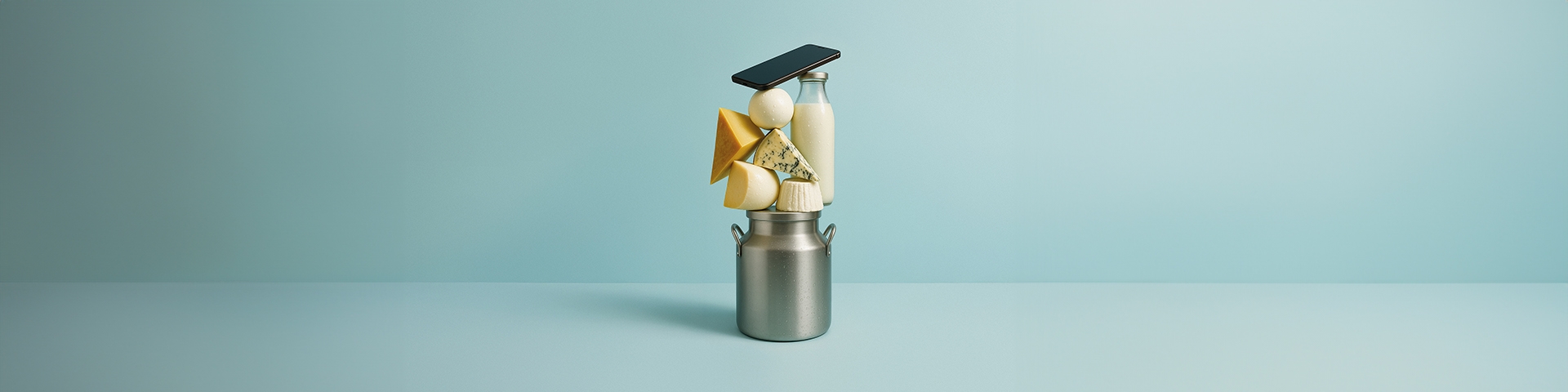 latte e prodotti caseari stile natura morta su sfondo azzurro | Crédit Agricole latte e prodotti caseari stile natura morta su sfondo azzurro | Crédit Agricole